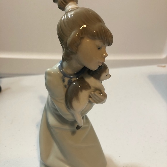 Vintage Lladro #5712 SLEEPY KITTEN collectible